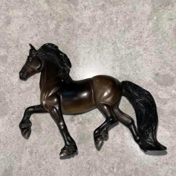 Breyer Stablemate Toy 3" Tall by 4" long Bay Horse - Picture 6 of 7
